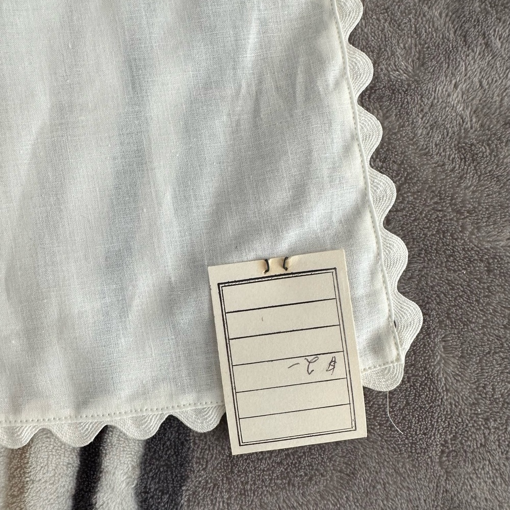 Vintage White Apron with Scalloped Edges - Picture 3 of 4